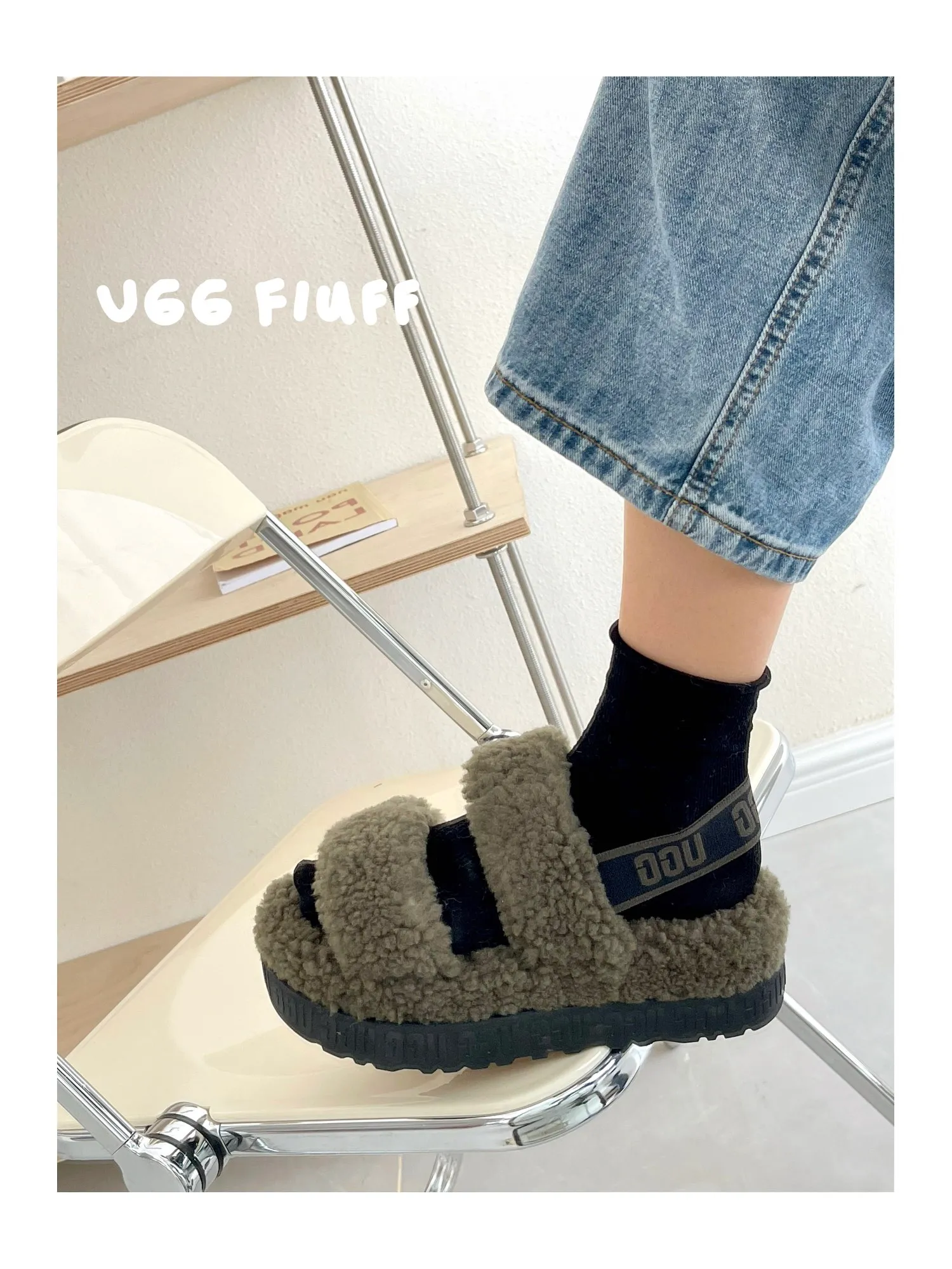 💰440 UGG sheepskin all-in-one snow boots 0876 new autumn and winter style Zhou Dongyu's same style furry slippers Product name: Ovlafita, Longfeng Teddy fur muffin bottom slippers, new at the counter simultaneously It is an upgraded version of the classic oh yeah sandals, the corrugated sheepskin material is used to make it more fashionable and cool, the heel strap is the highlight of the entire design, the muffin bottom visually increases, good news for small sisters, large quantities in stock Code number: 35-41 Color: white, gray, black, pink, army green, maroon
